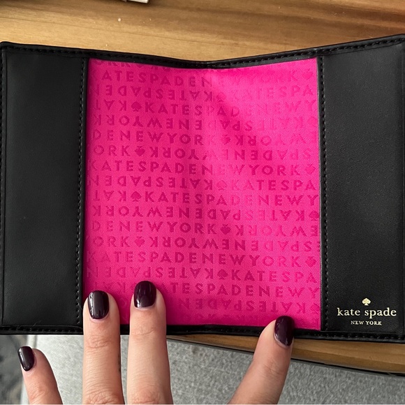 Kate Spade Passport holder - Picture 2 of 3